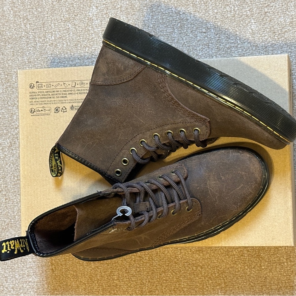 NEW Doc Martens Brown Leather Boots W6 M5 AirWair Docs Womens shoes NWT in box - Picture 16 of 16